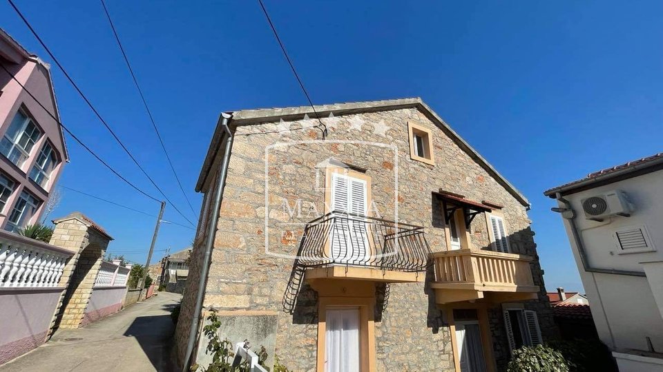 Preko - stone house of 110m2 with 2 apartments! Location! 115000€