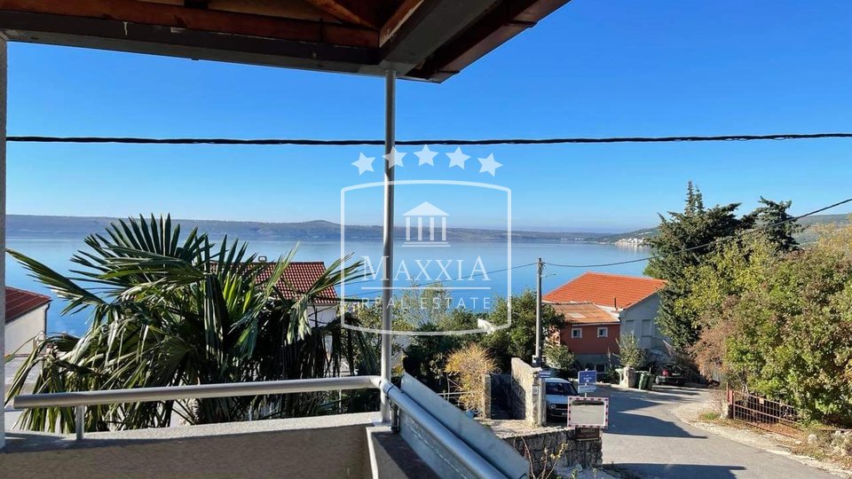 Maslenica - house of 304m2 with 8 studio apartments, 70m from the sea! 329000€