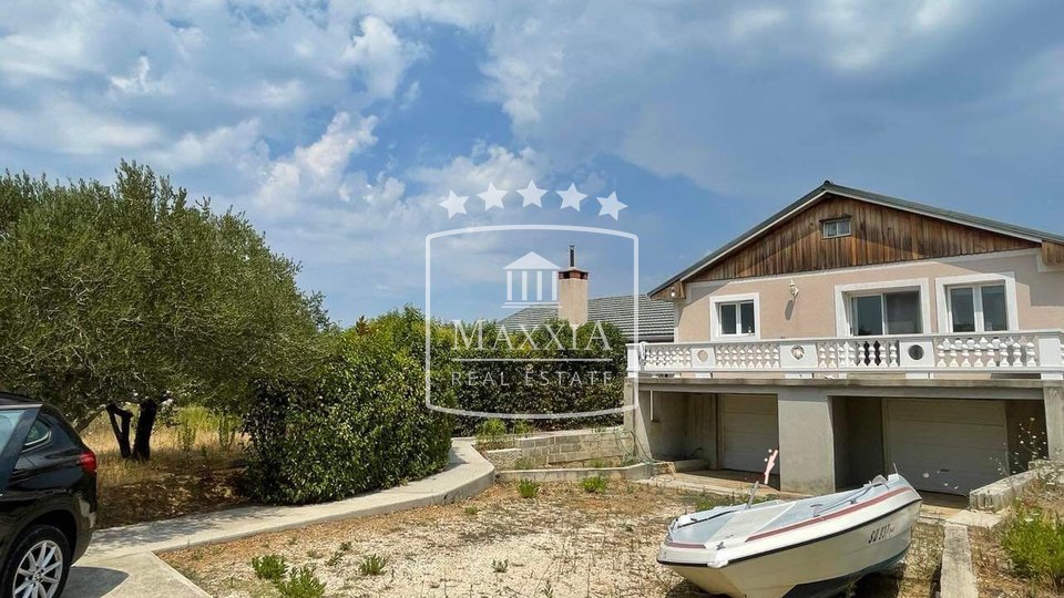 Nin - American-style house, 484m2 on a plot of 2354m2! 450000€
