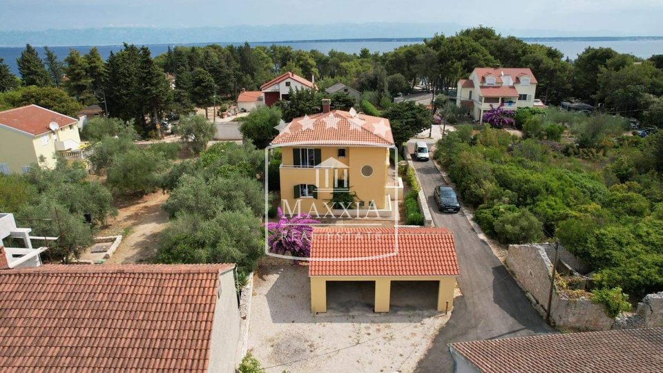 Ugljan - ausgezeichnetes mediterranes Haus 275m2, nahe am Meer! 385000€