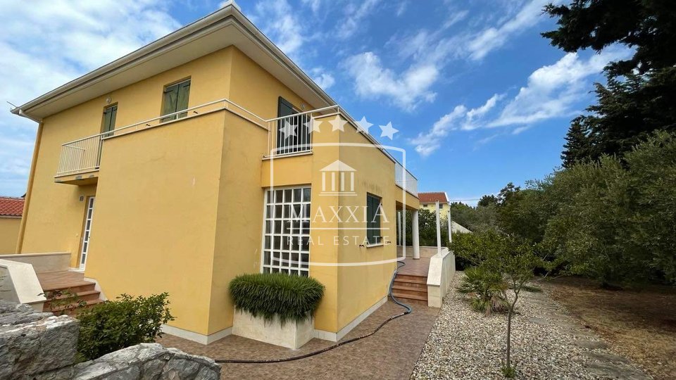 Ugljan - excellent Mediterranean house 275m2, close to the sea! 385000€