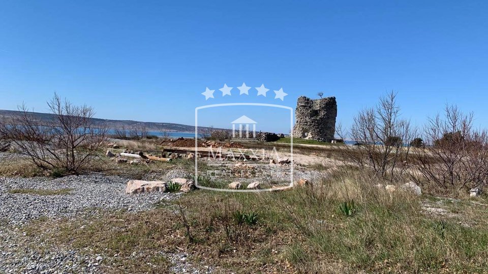 Starigrad - building land 2877m2 close to the beach! € 215,000