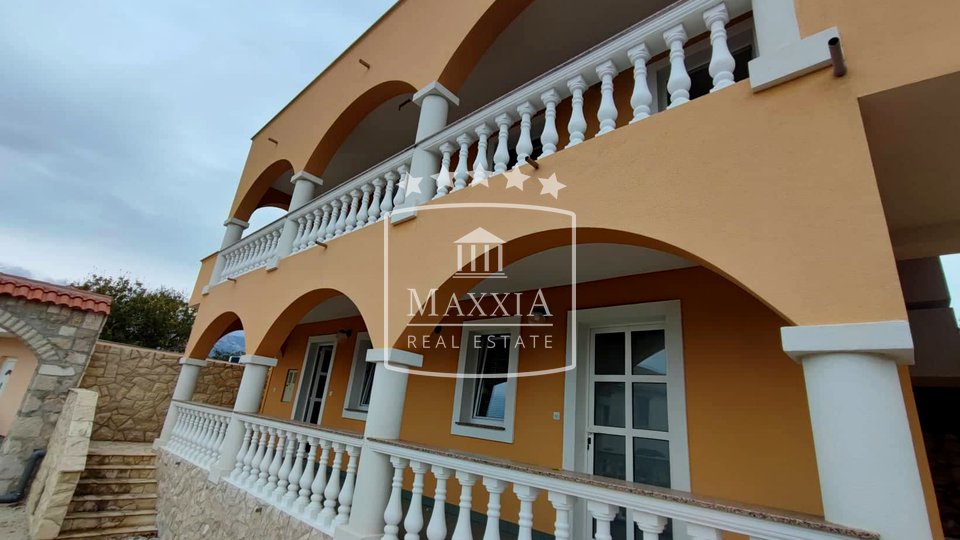 Vinjerac - house with 6 apartments, 60m away from the sea! 495000€