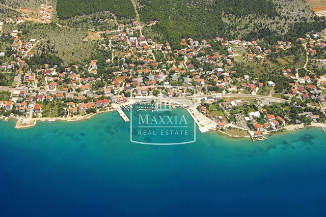 Starigrad, Paklenica - 1.5 bedroom apartment with a garden and a balcony 100m away from the sea! 107000€