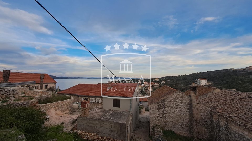 Mali Iž - stone house of 78m2 for renovation,120m away from the sea! Sea view! 100000€