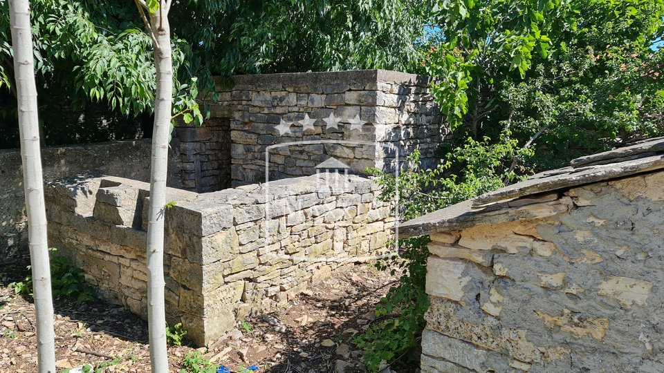 Pridraga - kamena starina 141m2 za obnovu 3 kućice!! 48000€