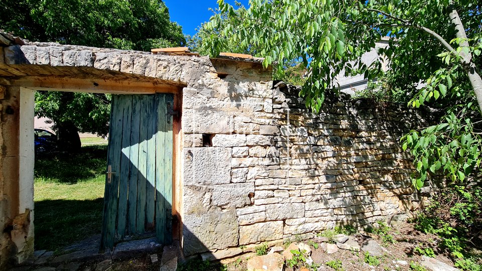 Pridraga - kamena starina 141m2 za obnovu 3 kućice!! 48000€