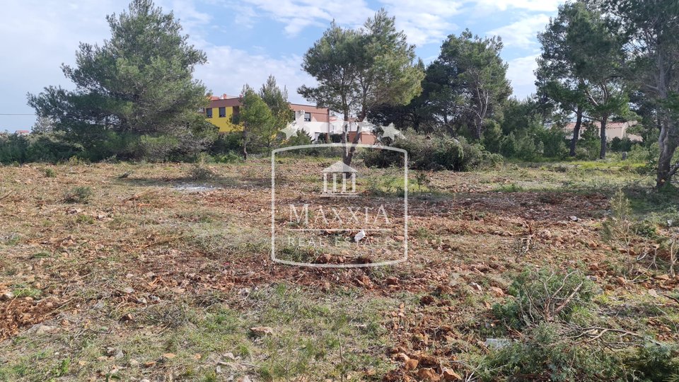 Vrsi - Building plot 706m2, 600m from the sea! €169,500
