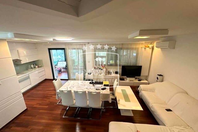 Seline - moderan apartman s velikom terasom, pogled na more! 220000€