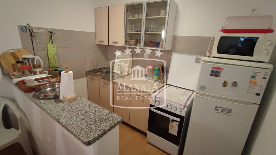 Maslenica, Jasenice - house with 4 apartments, 250m from the sea! 295000€