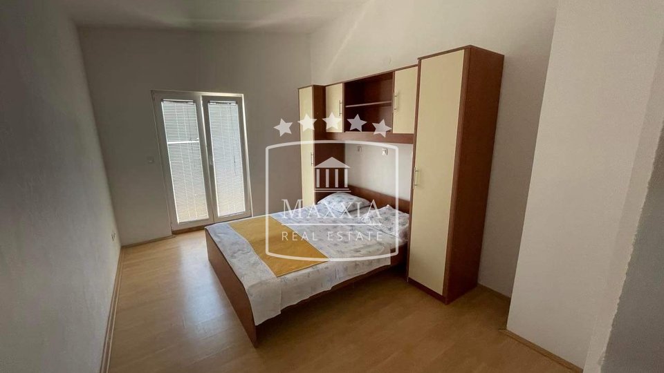 Starigrad - house of 488m2 with 6 apartments! City centre!! 399000€