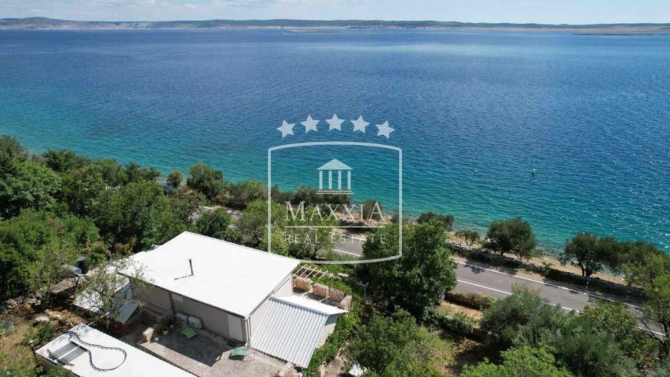 Starigrad, Tribanj - house 10m away from the sea with a swimming pool, garden of 1100 m2! 375000€