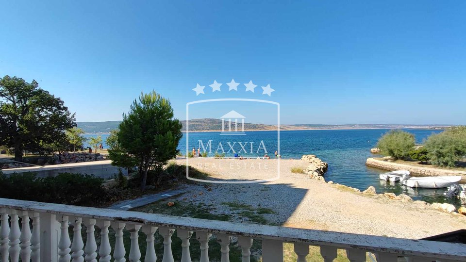 Seline - studio apartment of 34 m2 FIRST ROW TO THE SEA! 95000€