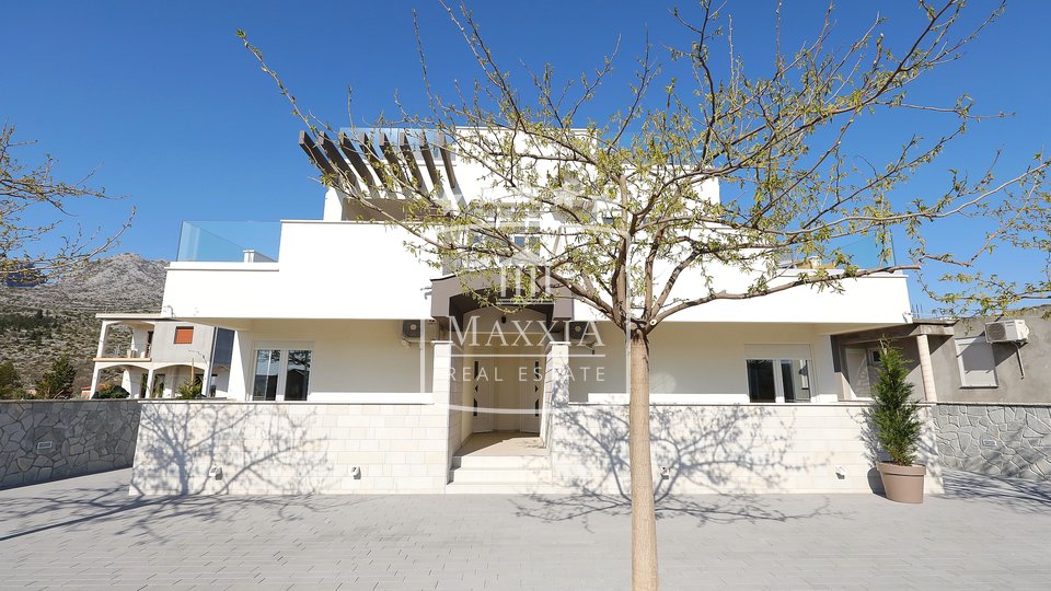 Seline - luxury modern villa with a swimming pool 477m2! 4 apartments! 830000€