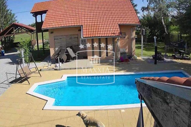 Kruškovac - uređena kuća s bazenom na 9000m2 okućnice! 449000€
