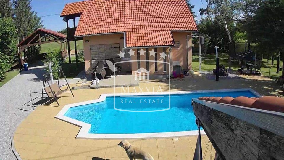 Kruškovac - uređena kuća s bazenom na 9000m2 okućnice! 449000€