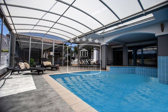 Klek - Villa of 417m2 with an indoor pool - near the beach! 660000€