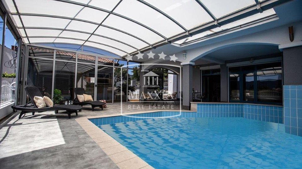Klek - Villa of 417m2 with an indoor pool - near the beach! 660000€