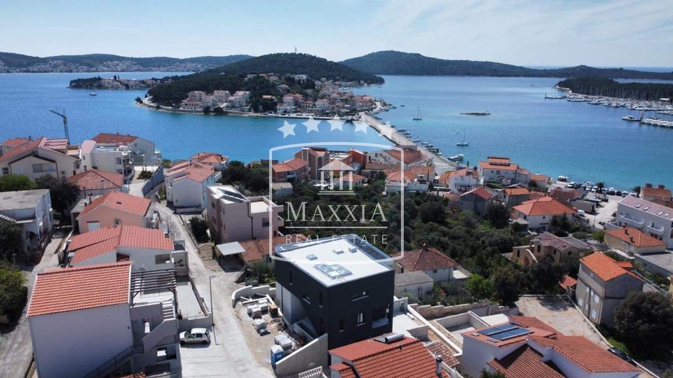 Rogoznica - luxurious apartment of 77m2 with a garden! Sea view! €410000