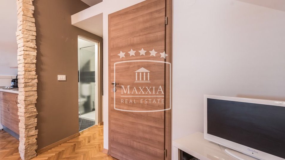 Zadar - Peninsula tourist facility with 6 apartments 1.300.000€