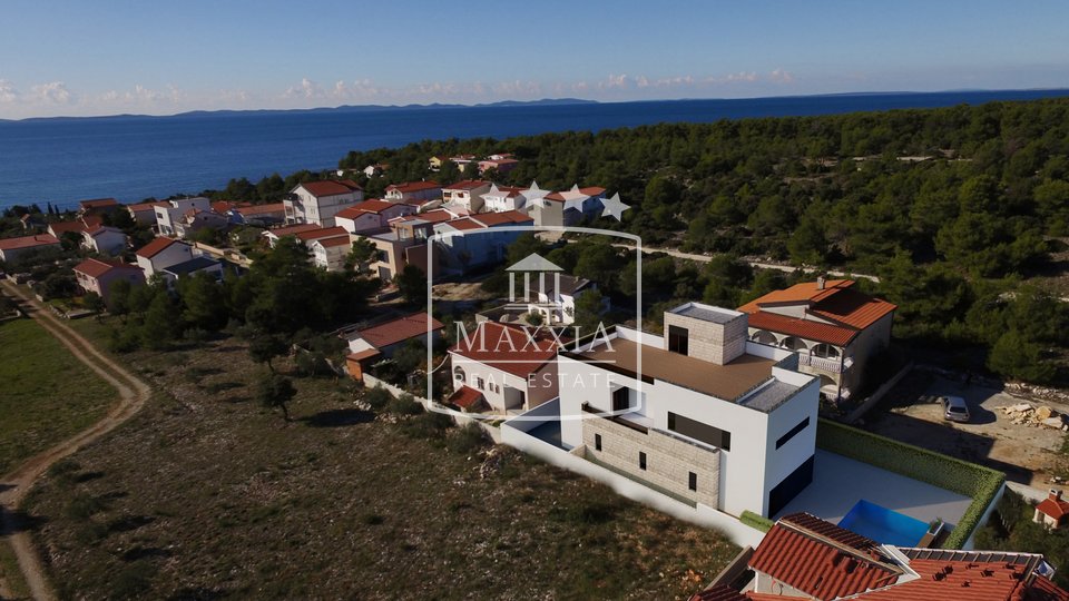 Vir-  trosoban apartman 120m2 s krovnom terasom i pogledom na more, novogradnja! 375000€