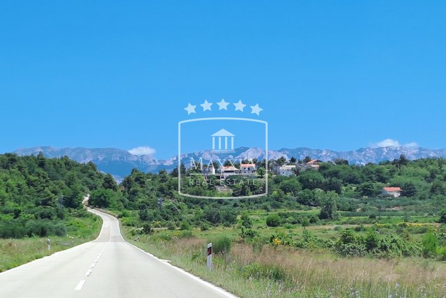 Podvršje - building plot of 694m2 with a sea view! 80000€