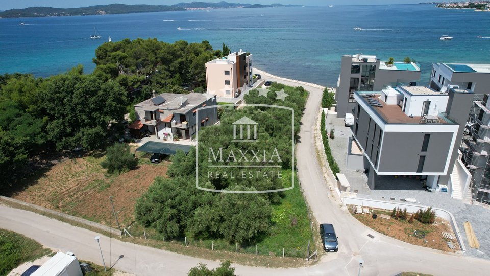Sukošan - building plot of 1373 m2 1ST ROW TO THE SEA! 990000€