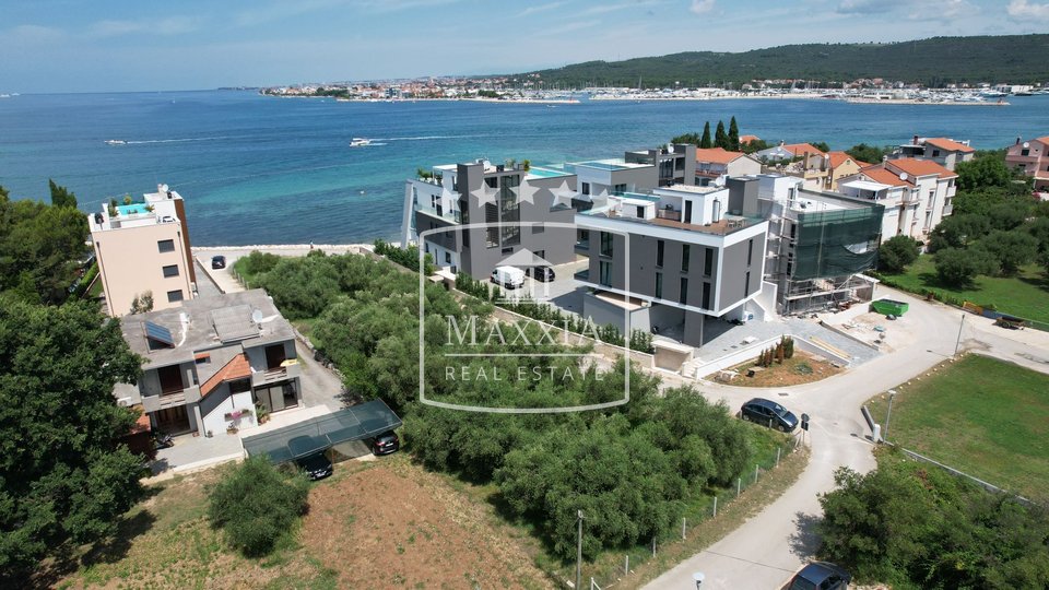 Sukošan - building plot of 1373 m2 1ST ROW TO THE SEA! 990000€