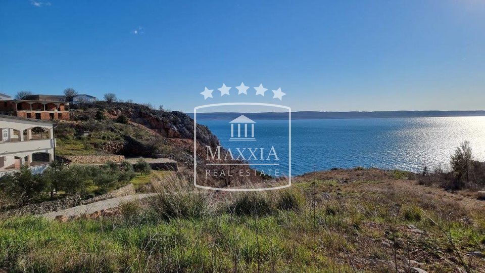 Starigrad Paklenica - building land of 1682 m2, 200m away from the sea! 189000€