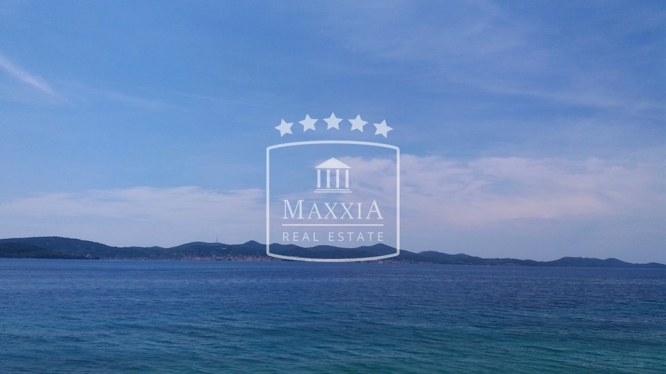 Zadar - Karma Bauland, zweite Reihe zum Meer, tolle Lage! 999.000€