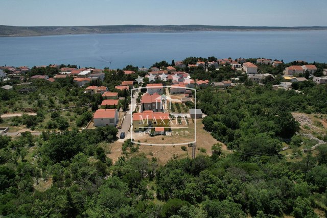 Starigrad Paklenica - building land of 1624 m2, 350m away from the sea! 154000€