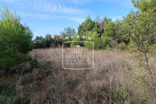 Seline - building land of 553 m2 200 m away from sea! 60000€