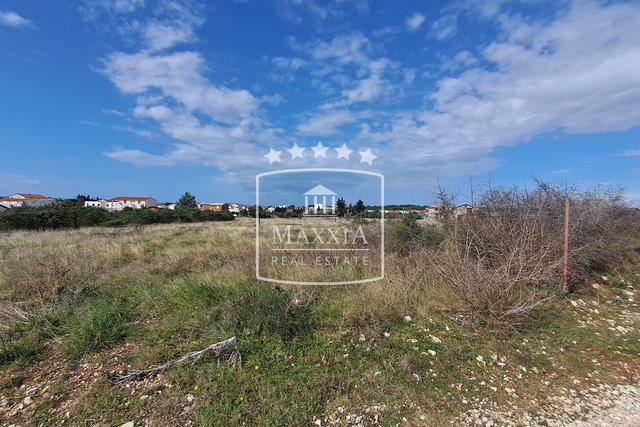 Vrsi - An exceptional opportunity! Building plot of 2067m2, 750m away from the sea! 248000€