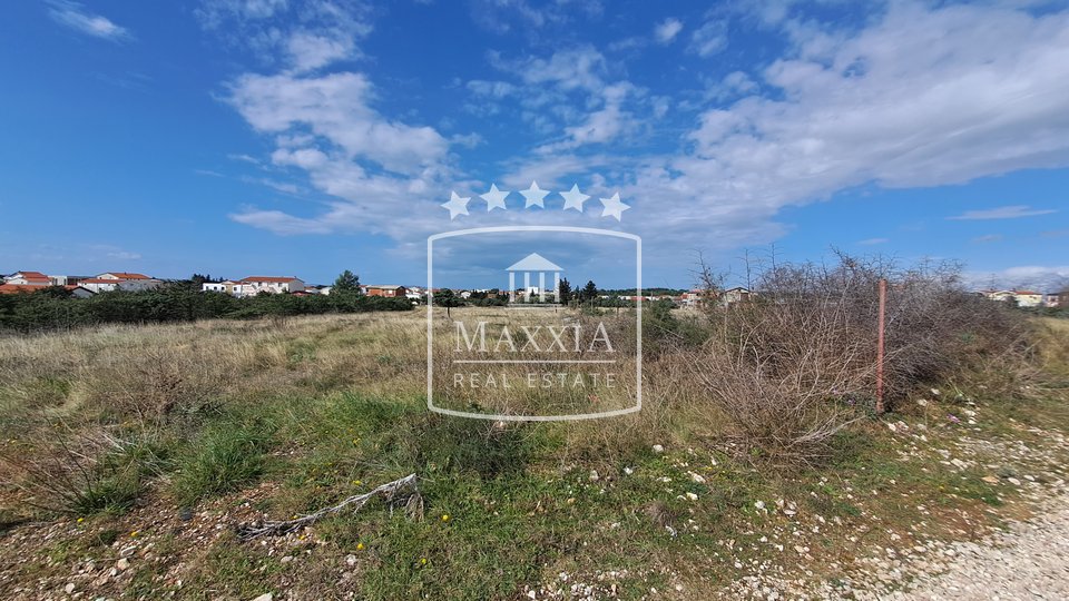 Vrsi - An exceptional opportunity! Building plot of 2067m2, 750m away from the sea! 248000€