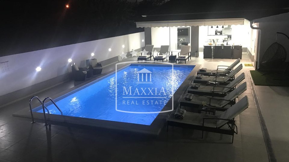 Zadar - Crno mediteranska villa 176m2 sa bazenom 980000€