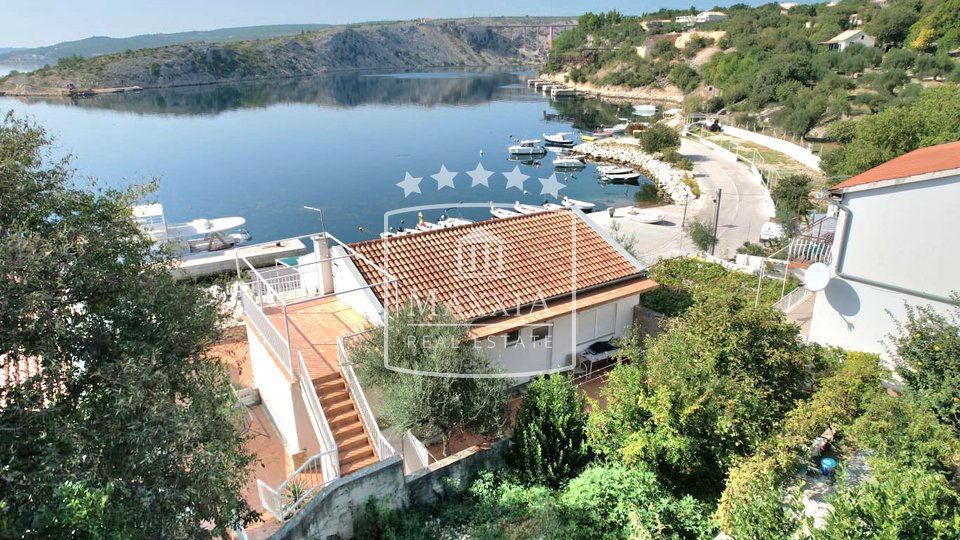 Maslenica - House right next to the sea 550m2! 1.350.000€
