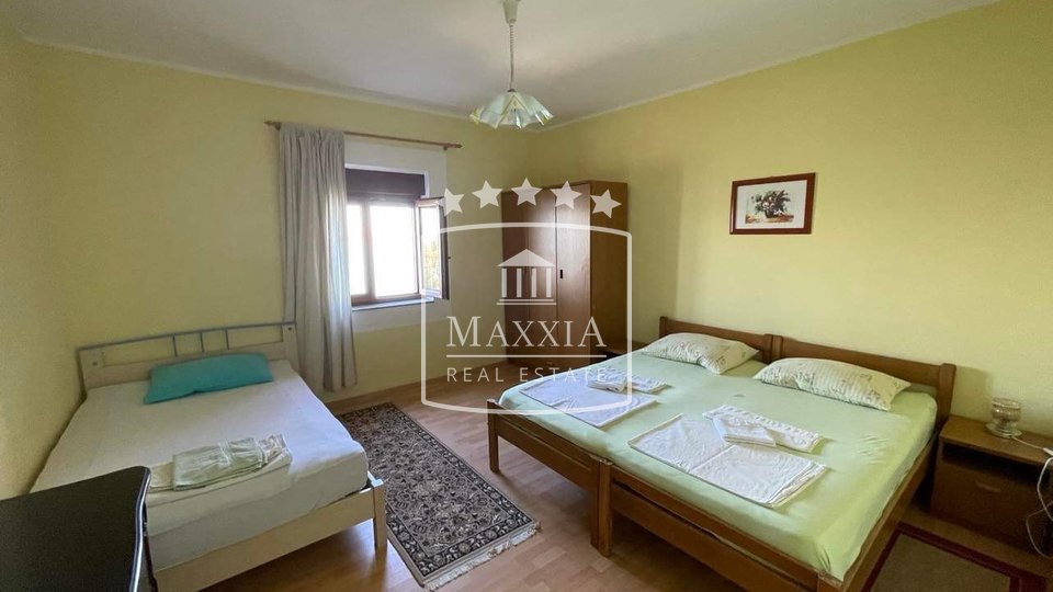 Starigrad area - Dalmatian style house of 227 m2, first row to the sea! 495000€