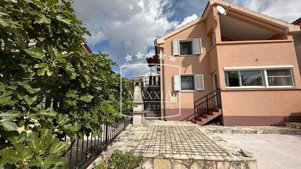 Maslenica - House with two apartments, 140m2 with a sea view! 265000€