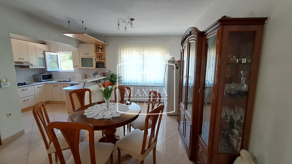 Kukljica - house of 279m2, 100m away from the sea! 590000€