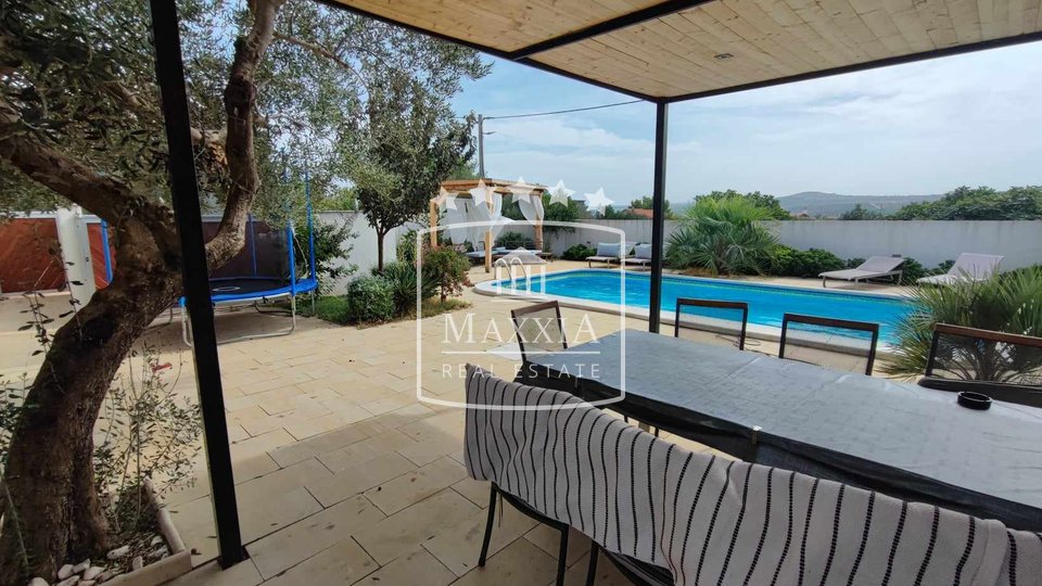 Posedarje - villa with 2 apartments with a pool and a garden! 430000€