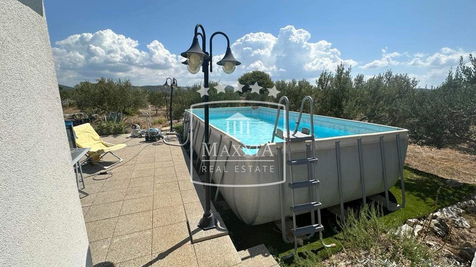 Zaton - house of 52m2 with a swimming pool in an olive grove of 4516m2! 315000€