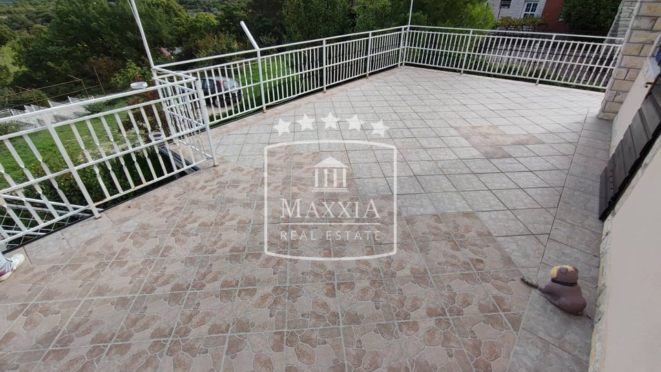 Karin Donji - house with 3 apartments, open sea view! 266000€