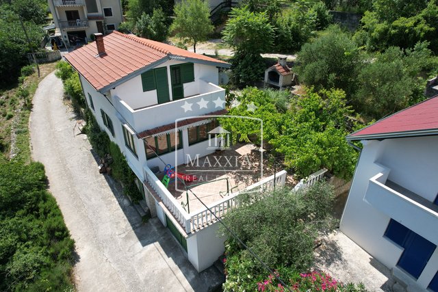 Novigrad - samostojeća kuća na zemljištu od 430m2! 250.000€