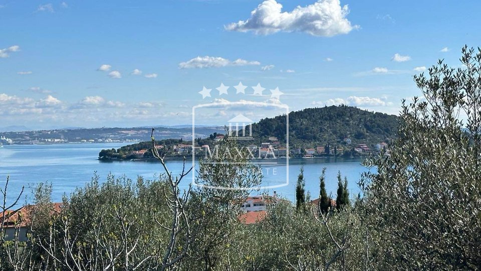 Preko - building land 1170m2 with a panoramic view! 250000€