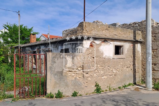 Vrsi - old stone house of 99m2 for renovation; 4 houses! 95000€