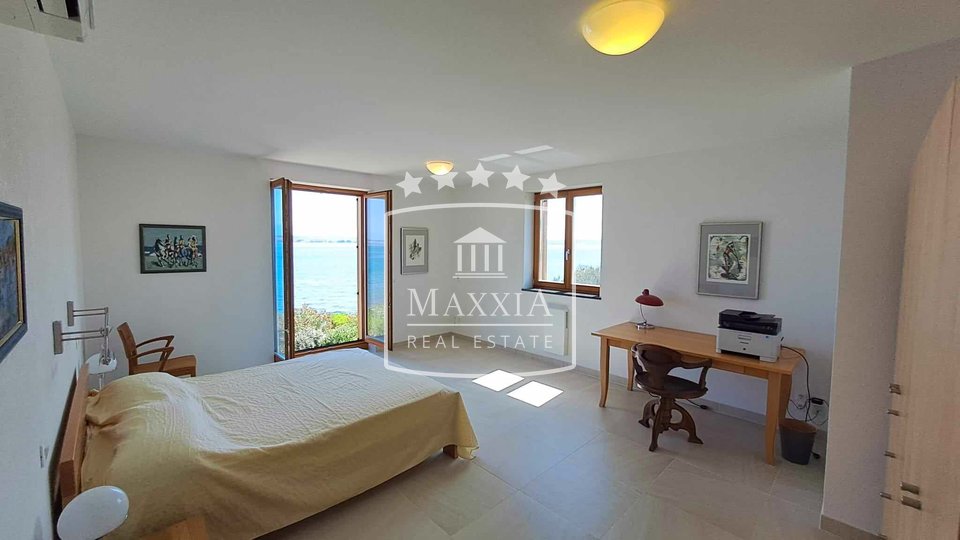 Poljana - villa FIRST ROW TO SEA, plot of 1442 m2! €1500000