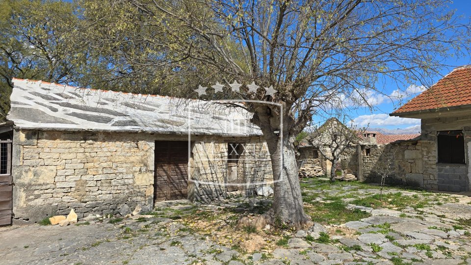Pridraga - stone house with several auxiliary facilities! €359000