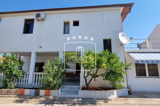 Seline - apartment house of 563m2 with a plot of 1579m2! Beach!! €750000
