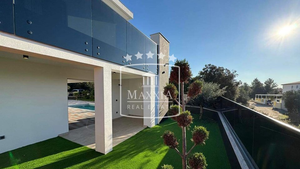 Sukošan - neue moderne Villa von 296 m2 mit Pool! Meerblick!