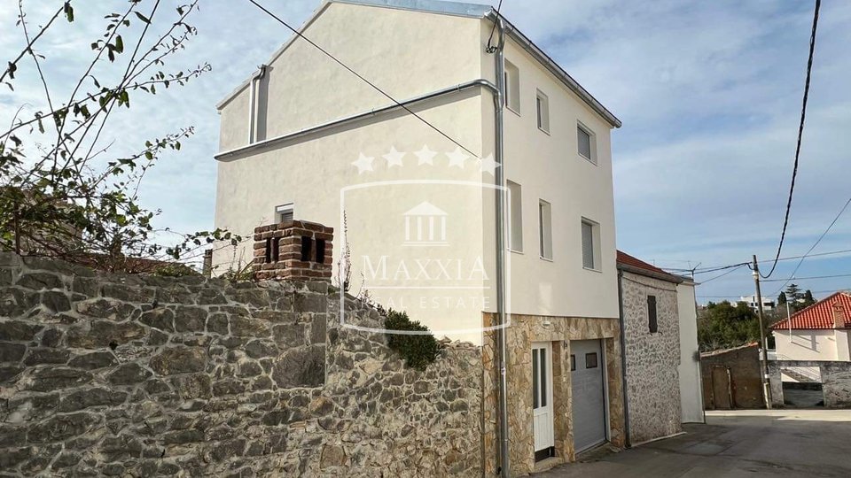 Zadar, Diklo - Haus von 120m2 im Stadtzentrum, 100m vom Meer entfernt! 255000€